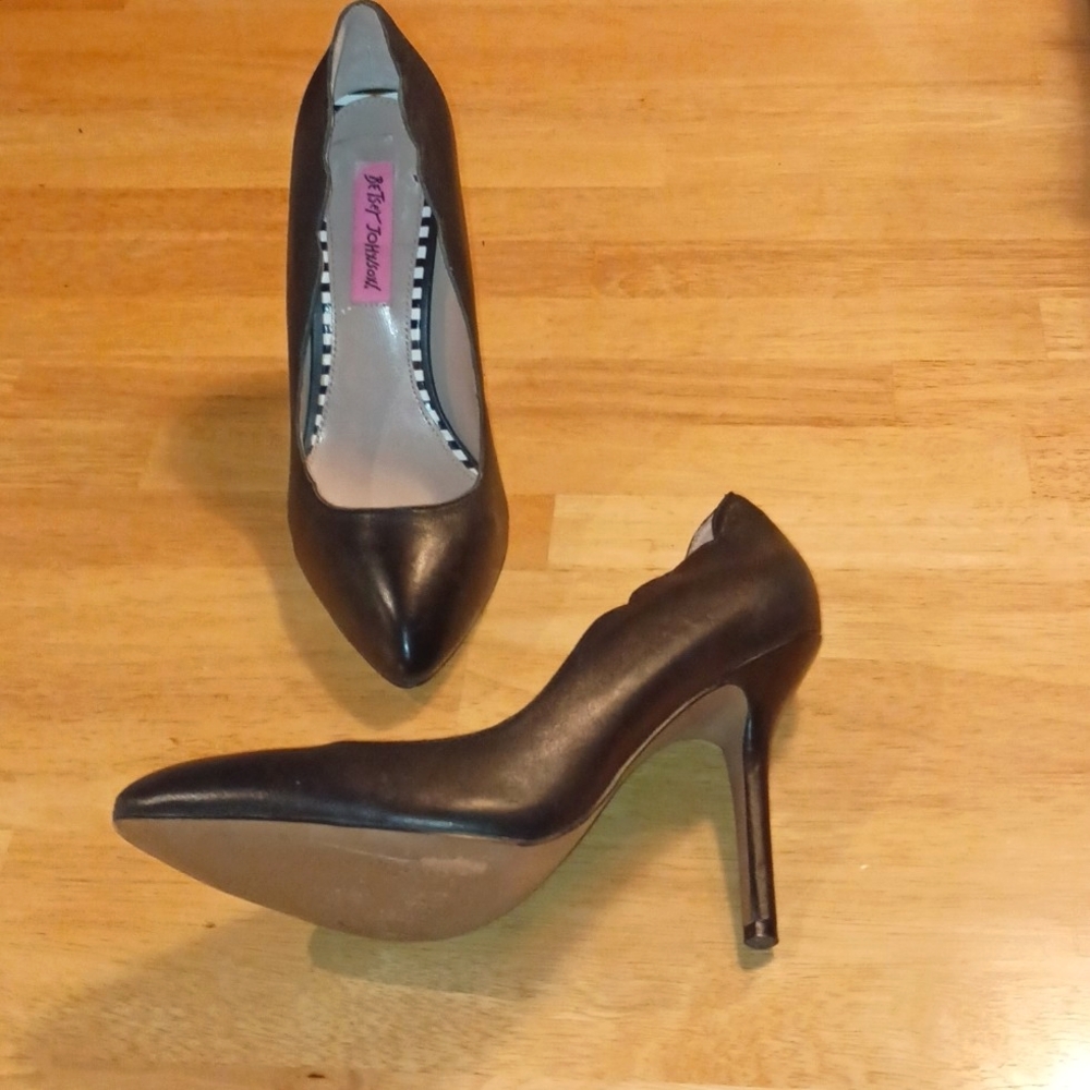 Betsy Johnson pumps - Size 8